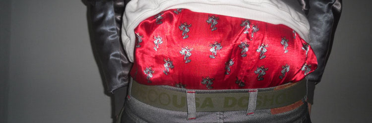 Satin saggerboy showin his silk boxers and shiny baggy