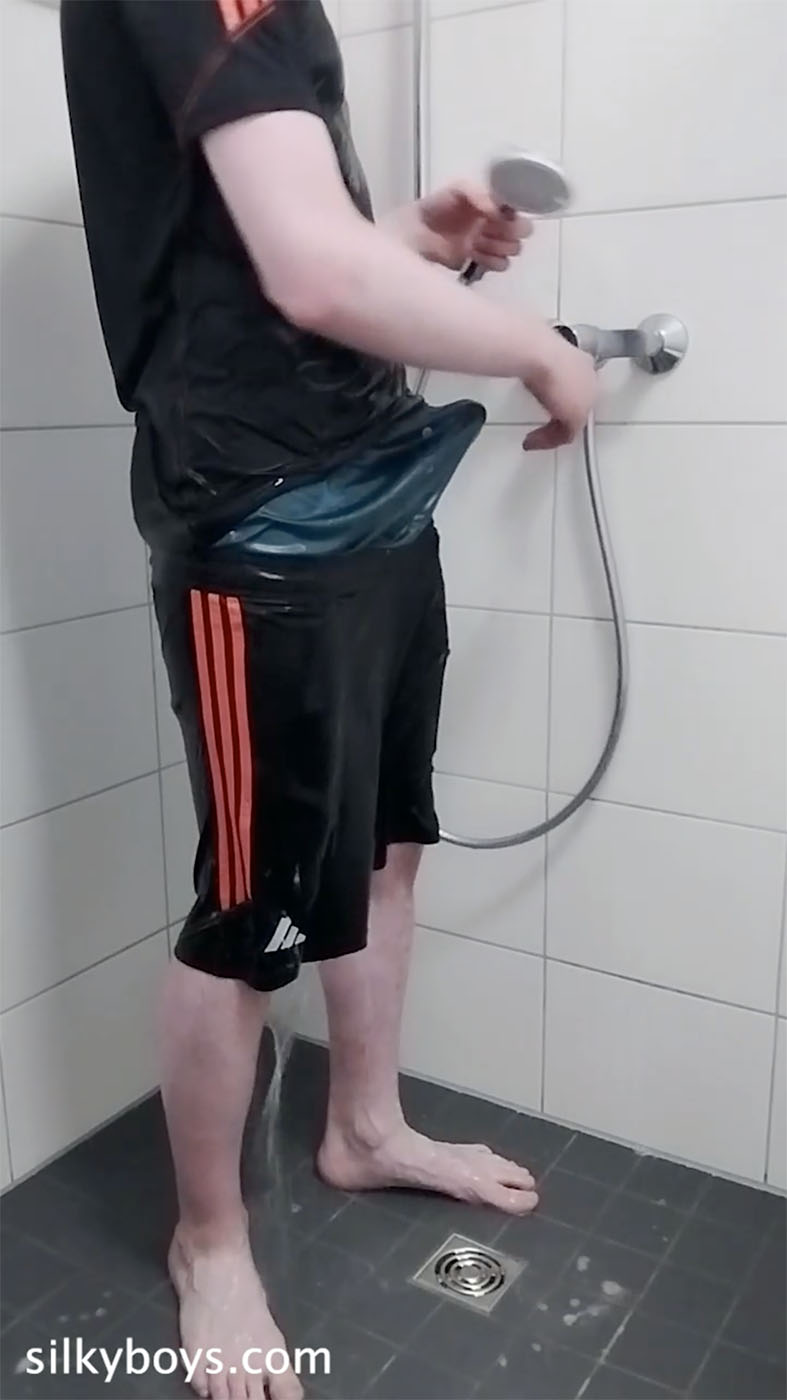 Saggerboygermany gettin wet